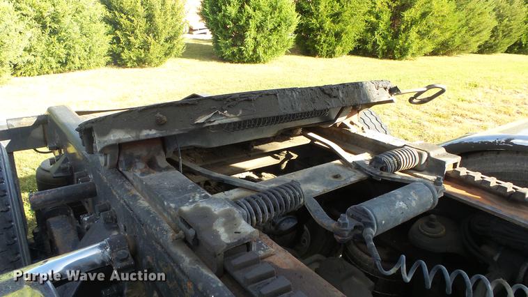 image for item DE7274 2007 Peterbilt 379 semi truck