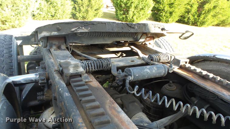 image for item DE7274 2007 Peterbilt 379 semi truck