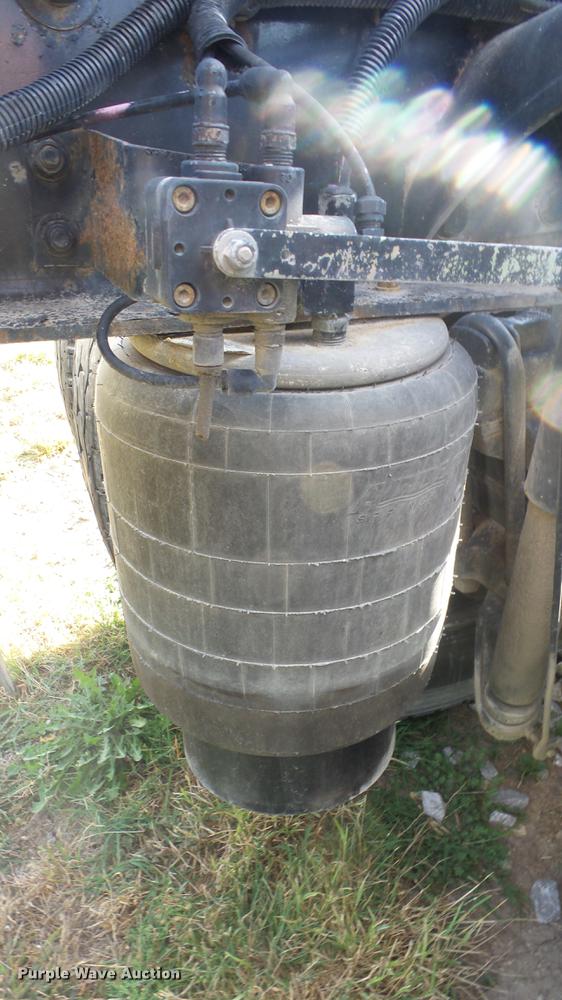 image for item DE7274 2007 Peterbilt 379 semi truck