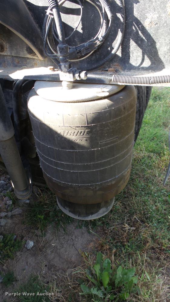 image for item DE7274 2007 Peterbilt 379 semi truck