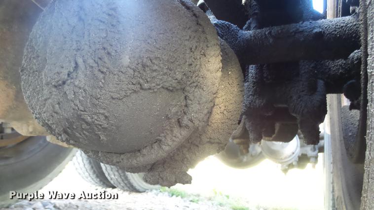 image for item DE7274 2007 Peterbilt 379 semi truck