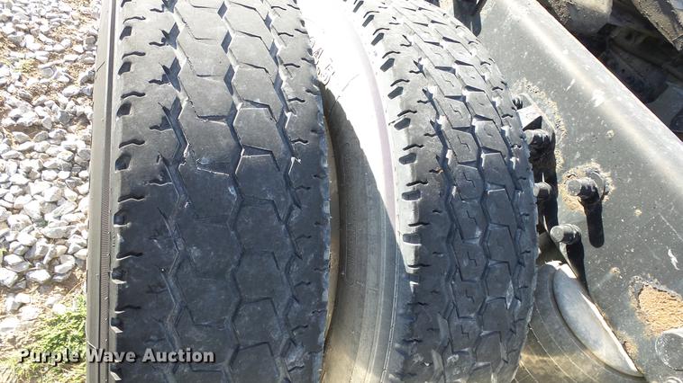 image for item DE7274 2007 Peterbilt 379 semi truck