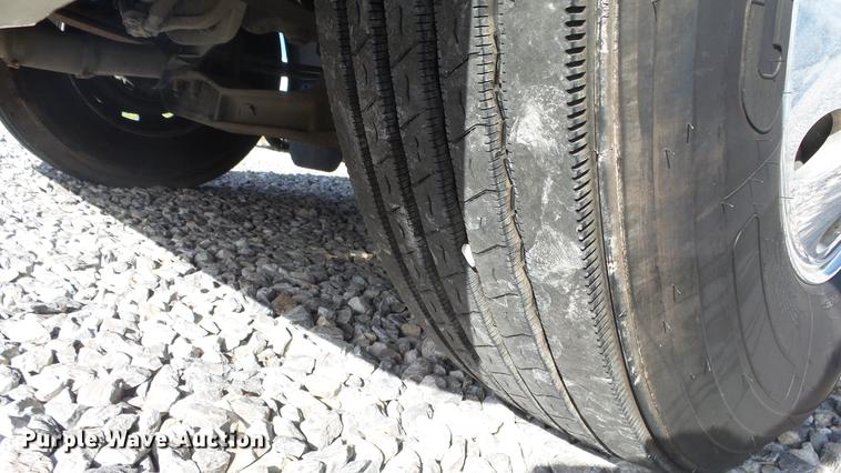 image for item DE7274 2007 Peterbilt 379 semi truck