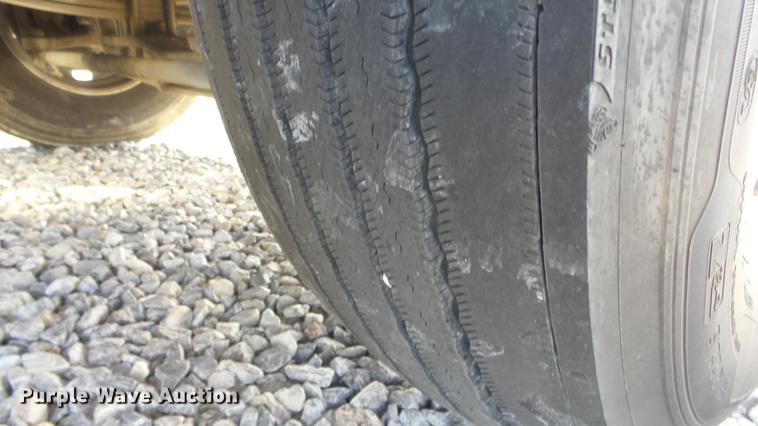 image for item DE7274 2007 Peterbilt 379 semi truck