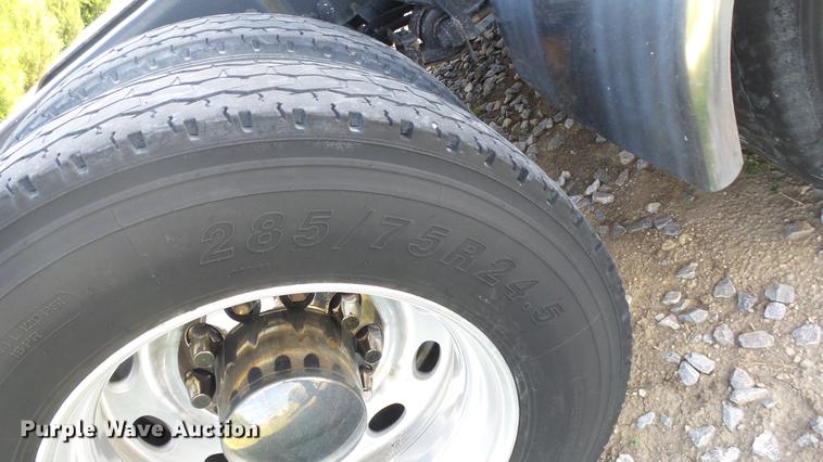 image for item DE7274 2007 Peterbilt 379 semi truck