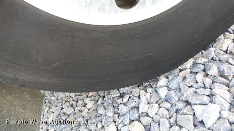 image for item DE7274 2007 Peterbilt 379 semi truck