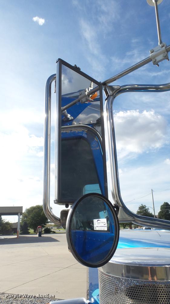 image for item DE7274 2007 Peterbilt 379 semi truck