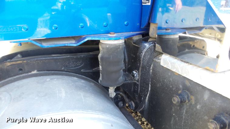 image for item DE7274 2007 Peterbilt 379 semi truck