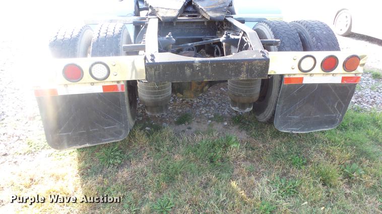 image for item DE7274 2007 Peterbilt 379 semi truck