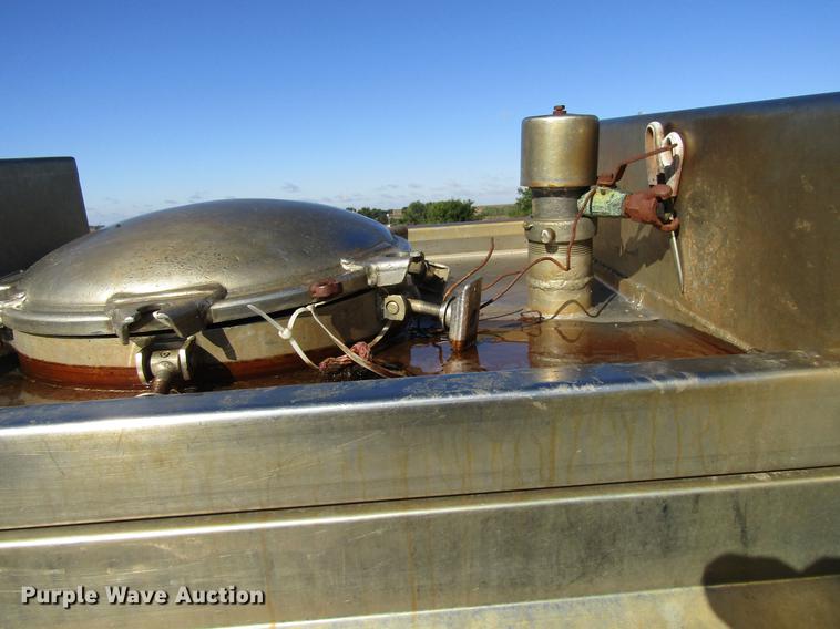 image for item DF3863 1995 Acro tank trailer