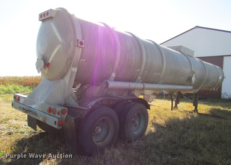 image for item DF3865 1979 Trail Master tank trailer