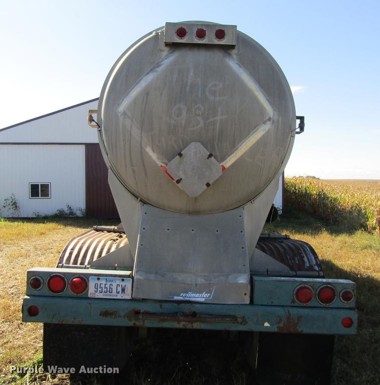 image for item DF3865 1979 Trail Master tank trailer