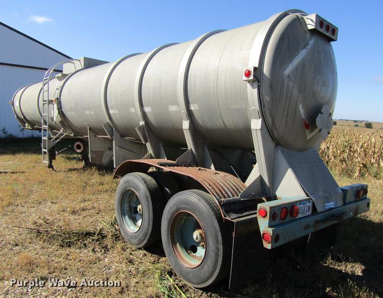 image for item DF3865 1979 Trail Master tank trailer
