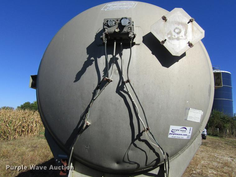 image for item DF3865 1979 Trail Master tank trailer