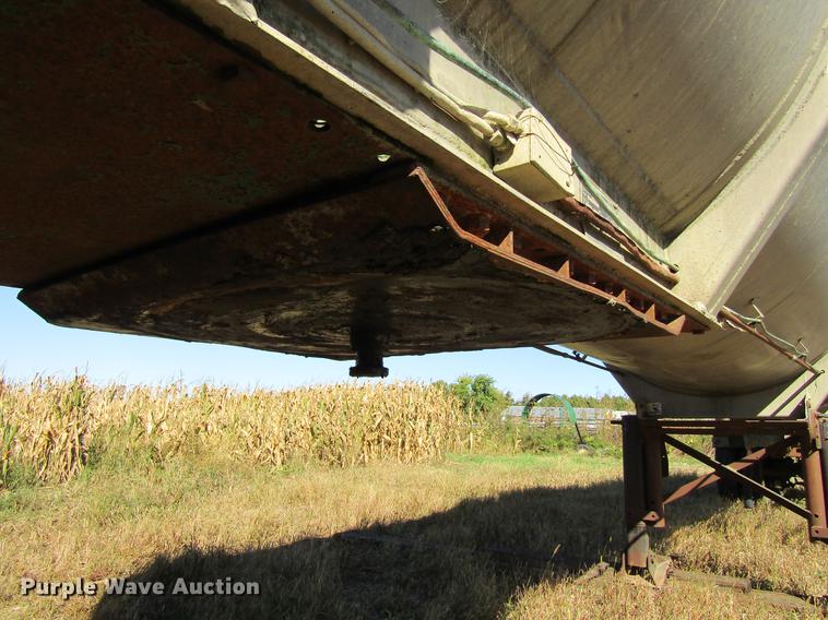 image for item DF3865 1979 Trail Master tank trailer