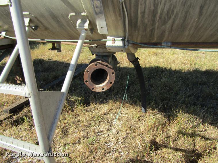 image for item DF3865 1979 Trail Master tank trailer