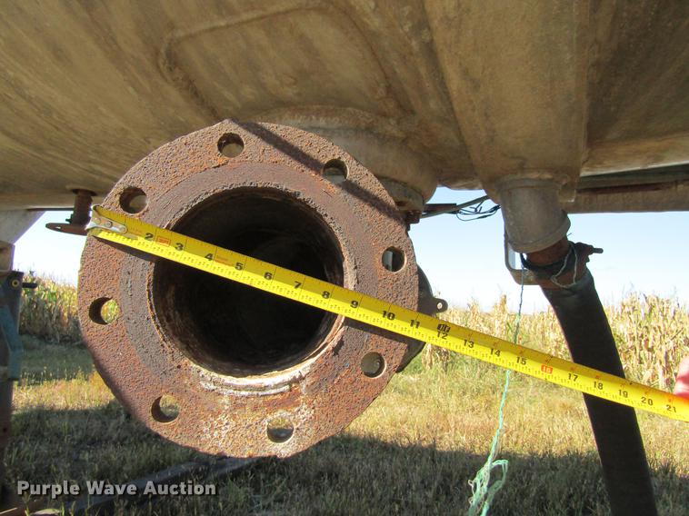 image for item DF3865 1979 Trail Master tank trailer