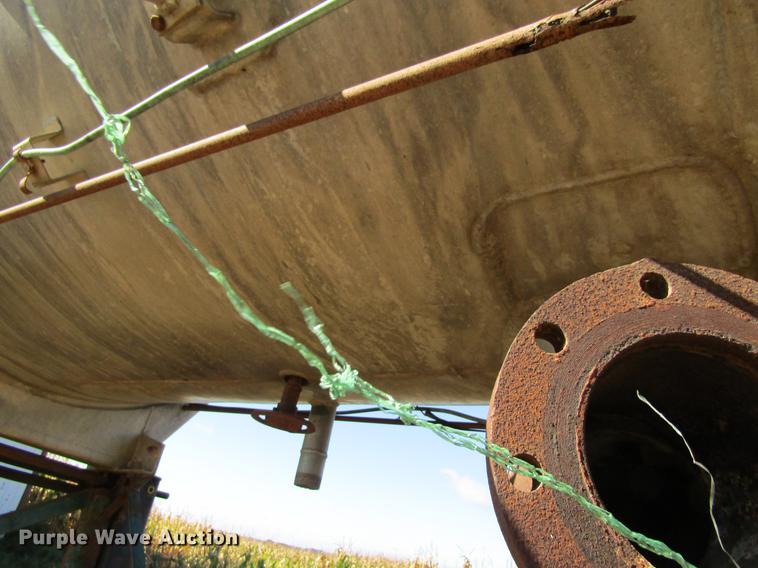 image for item DF3865 1979 Trail Master tank trailer