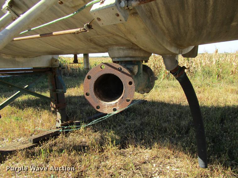 image for item DF3865 1979 Trail Master tank trailer