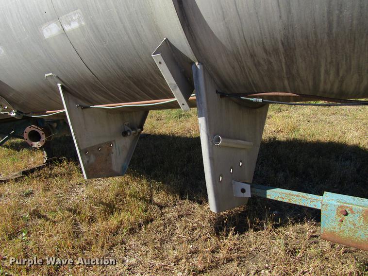 image for item DF3865 1979 Trail Master tank trailer