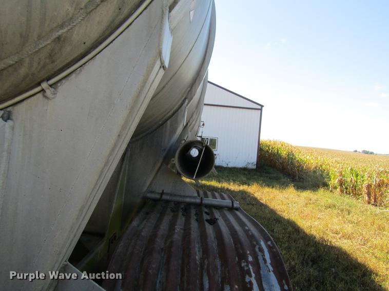 image for item DF3865 1979 Trail Master tank trailer