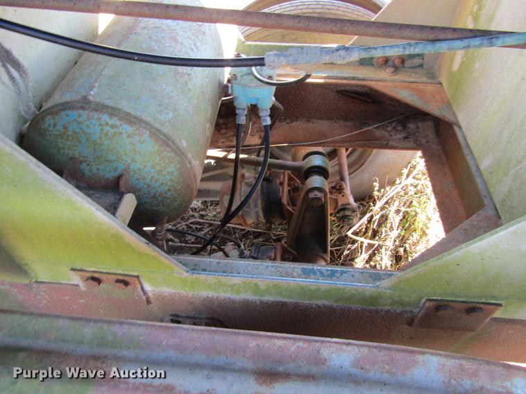 image for item DF3865 1979 Trail Master tank trailer