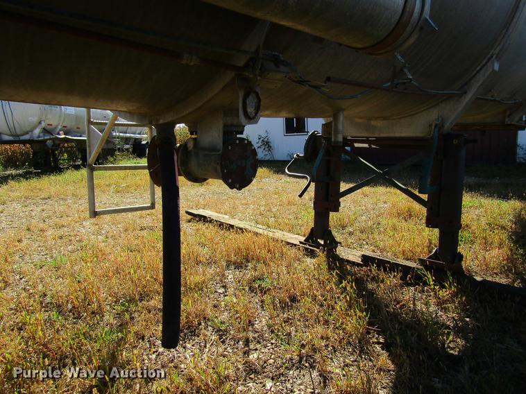 image for item DF3865 1979 Trail Master tank trailer