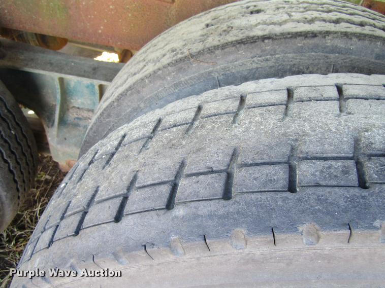 image for item DF3865 1979 Trail Master tank trailer