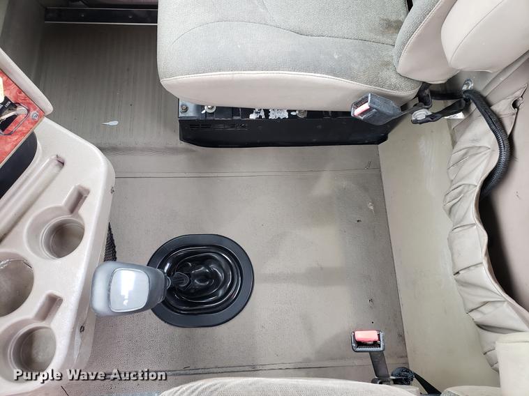 image for item EF9870 2004 International 9200i semi truck