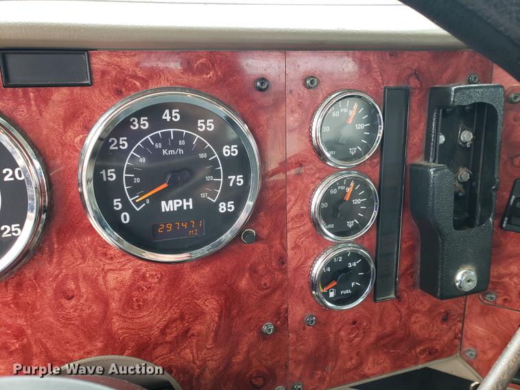 image for item EF9870 2004 International 9200i semi truck