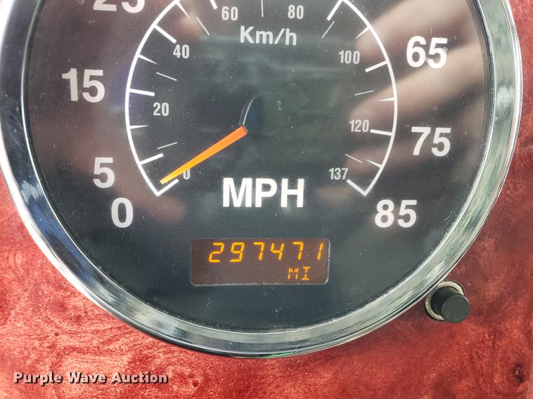 image for item EF9870 2004 International 9200i semi truck