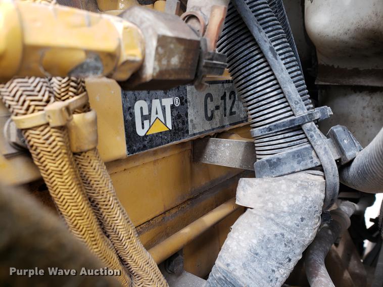 image for item EF9870 2004 International 9200i semi truck