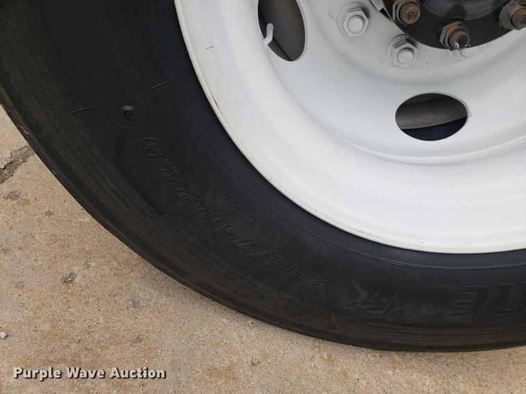 image for item EF9870 2004 International 9200i semi truck