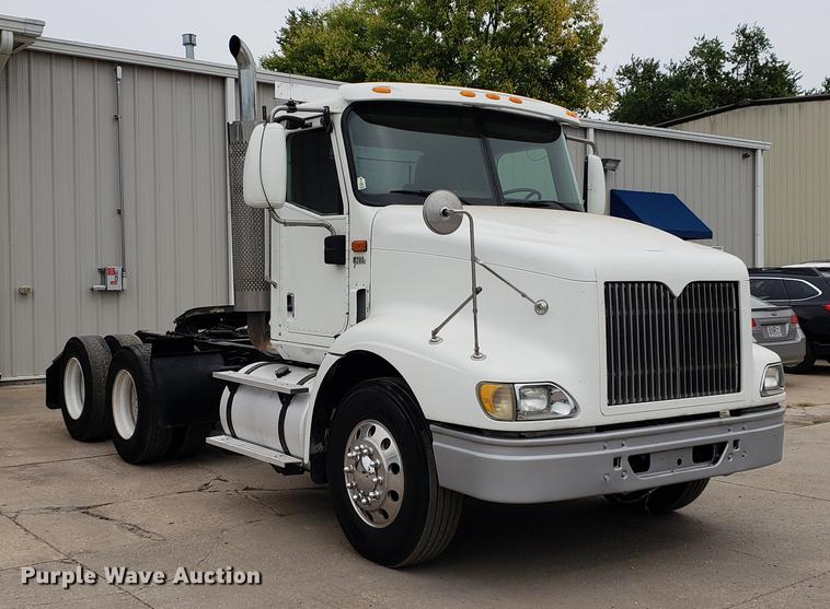 image for item EF9871 2007 International 9200i semi truck