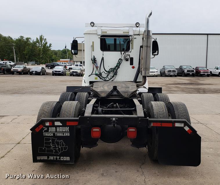 image for item EF9871 2007 International 9200i semi truck