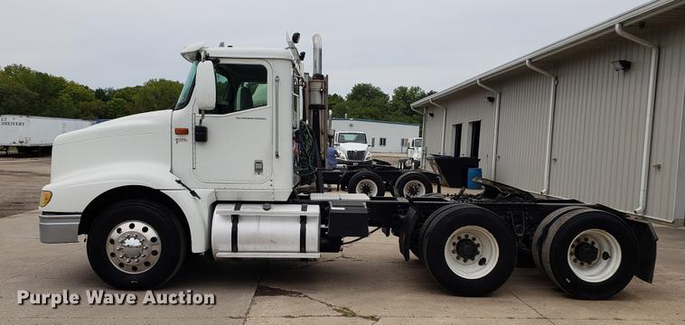 image for item EF9871 2007 International 9200i semi truck