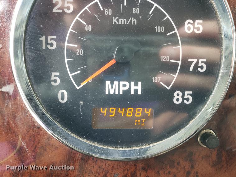 image for item EF9871 2007 International 9200i semi truck