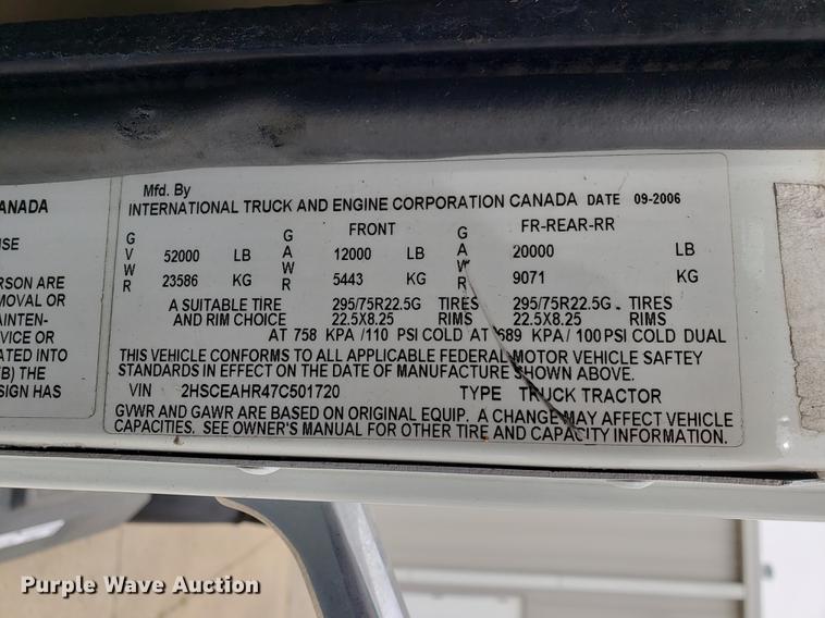 image for item EF9871 2007 International 9200i semi truck