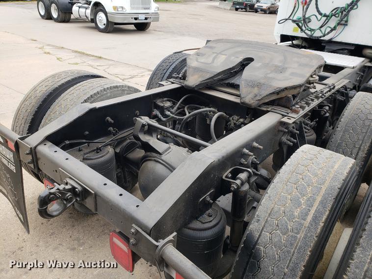 image for item EF9871 2007 International 9200i semi truck