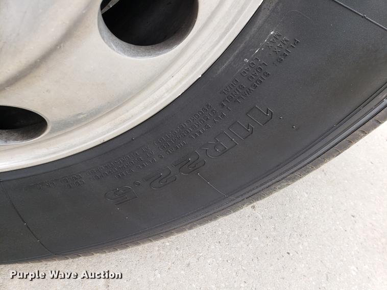 image for item EF9871 2007 International 9200i semi truck