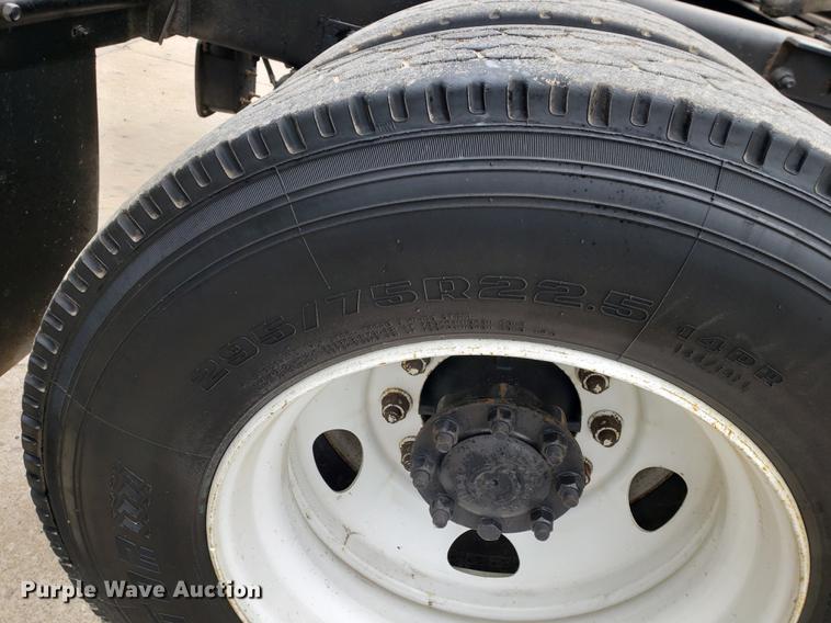 image for item EF9871 2007 International 9200i semi truck