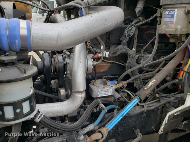 image for item EF9871 2007 International 9200i semi truck