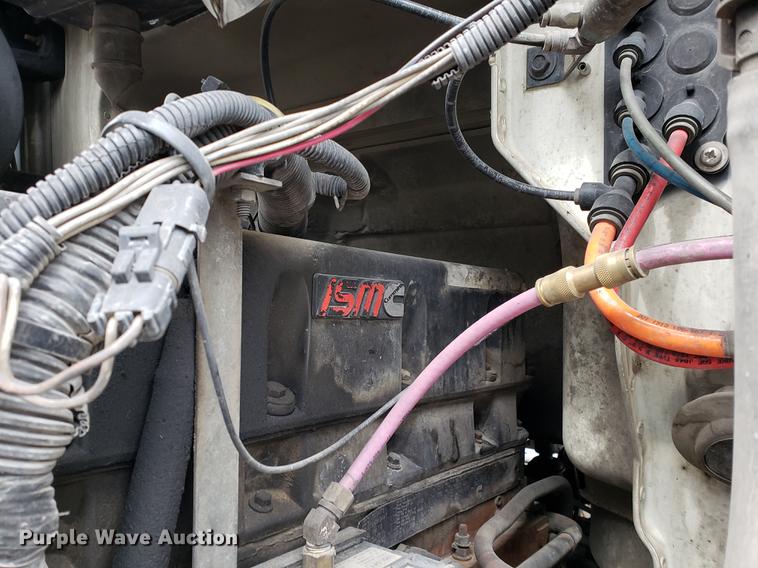 image for item EF9871 2007 International 9200i semi truck