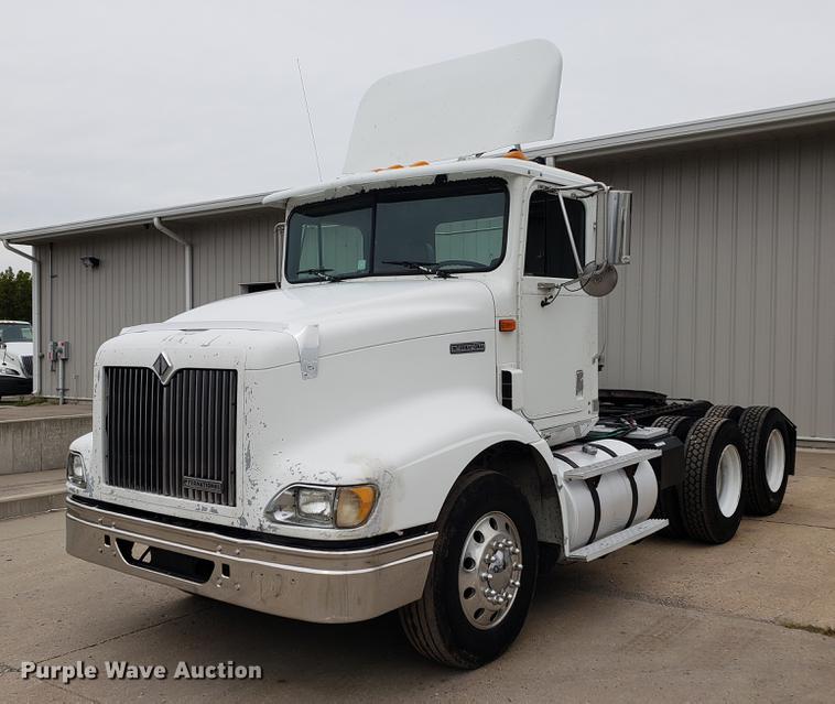 image for item EF9873 1999 International 9200 semi truck