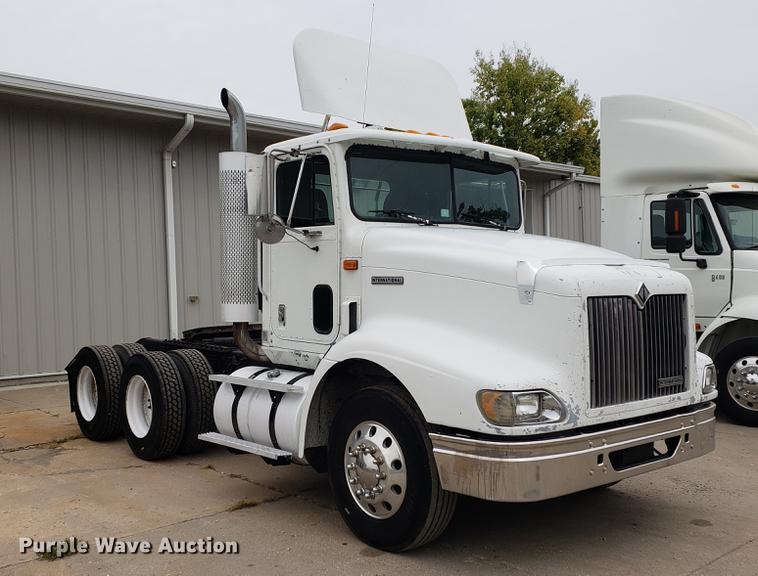 image for item EF9873 1999 International 9200 semi truck