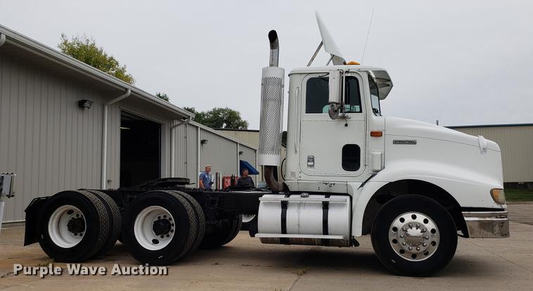 image for item EF9873 1999 International 9200 semi truck