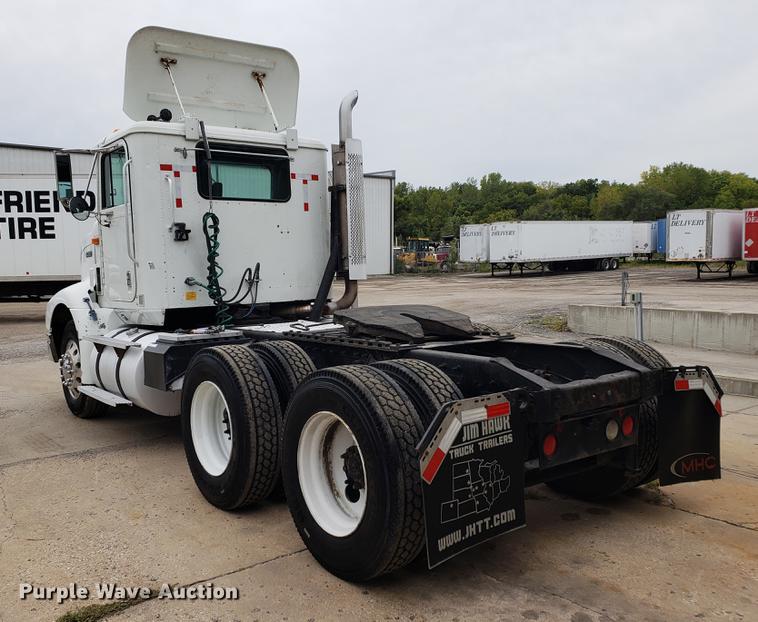 image for item EF9873 1999 International 9200 semi truck