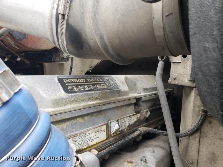 image for item EF9873 1999 International 9200 semi truck