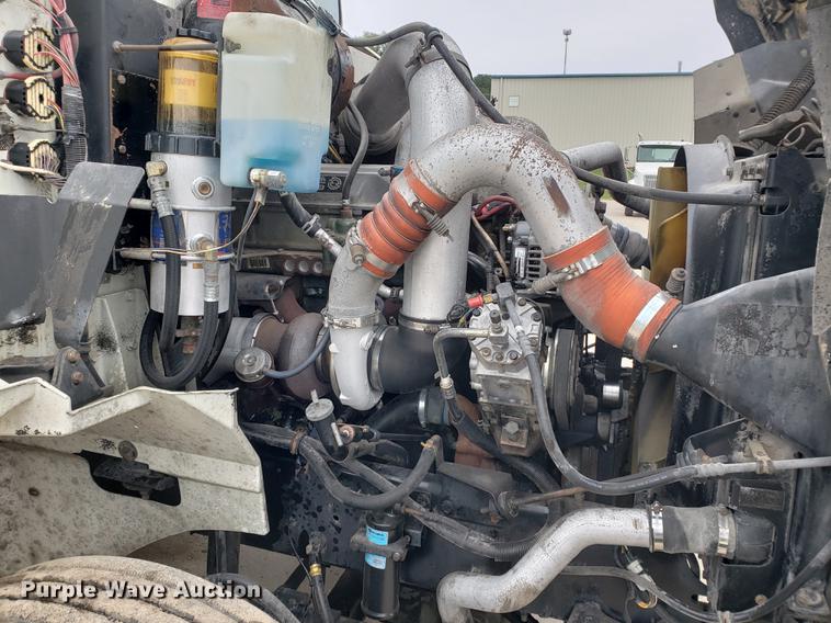 image for item EF9873 1999 International 9200 semi truck