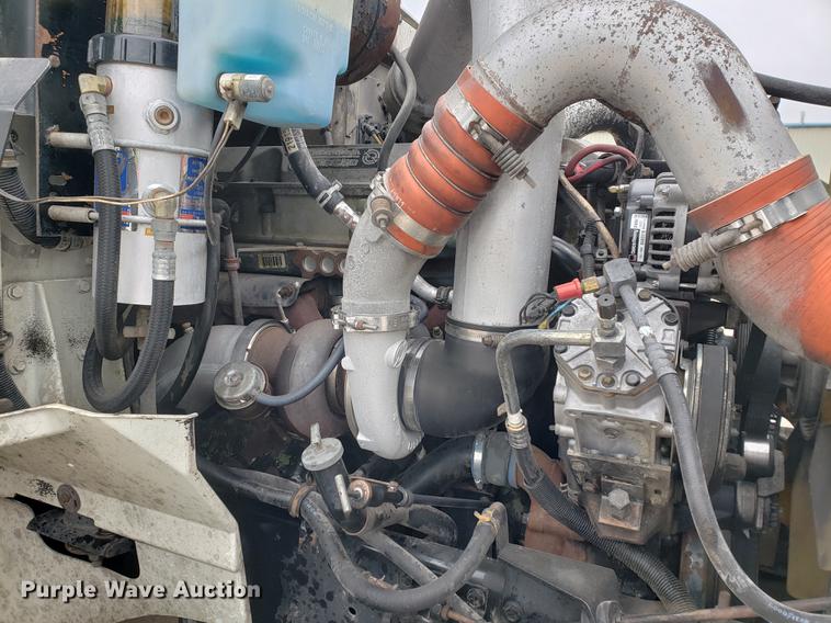 image for item EF9873 1999 International 9200 semi truck